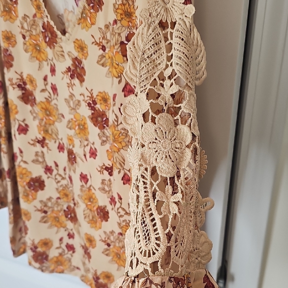 Floral Crochet Sleeve Blouse - Cream and Brown - Picture 4 of 8